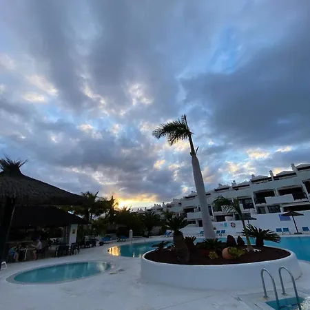3 Bedroom, Heated Pool, Free Parking