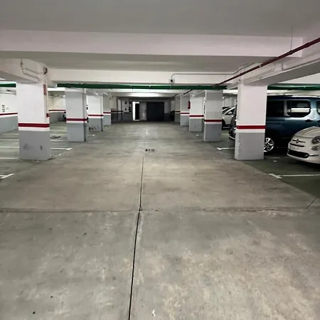 3 Bedroom, Heated Pool, Free Parking