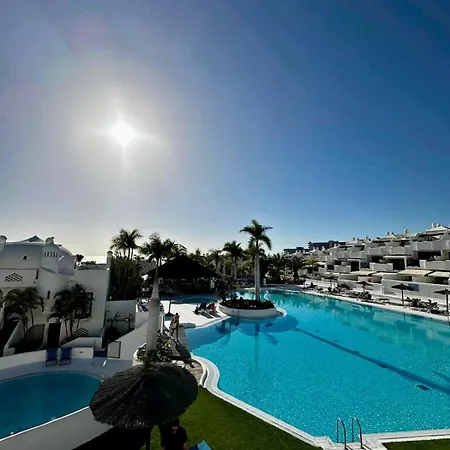 3 Bedroom, Heated Pool, Free Parking