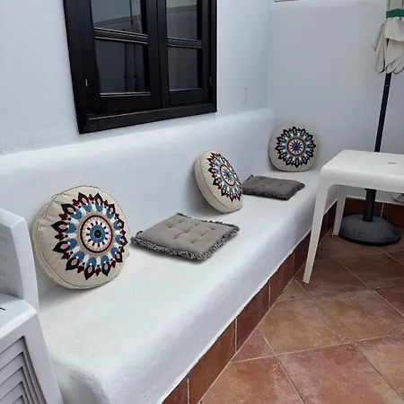 3 Bedroom, Heated Pool, Free Parking