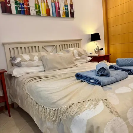3 Bedroom, Heated Pool, Free Parking Costa Adeje (Tenerife)