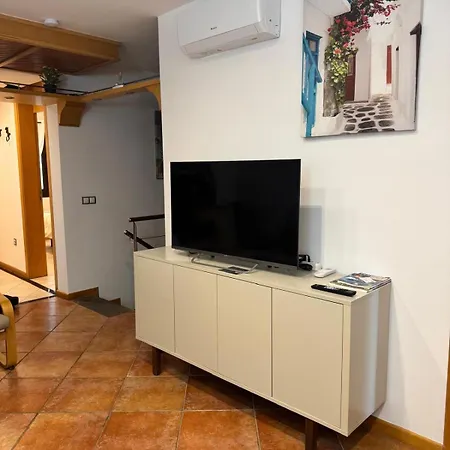 Apartamento 3 Bedroom, Heated Pool, Free Parking *