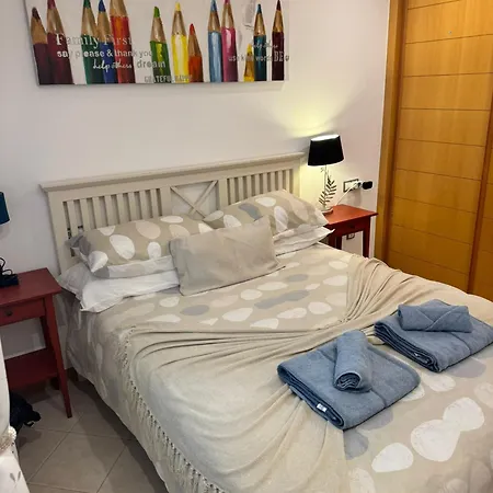 3 Bedroom, Heated Pool, Free Parking Lejlighed